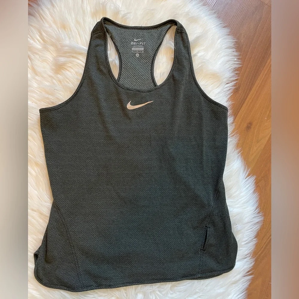 Nike Women's Dri-Fit Tank Size Medium
